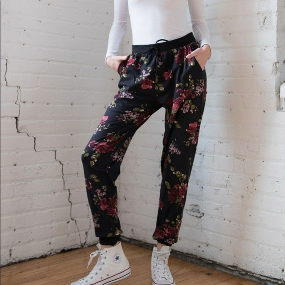 Express floral joggers sz S